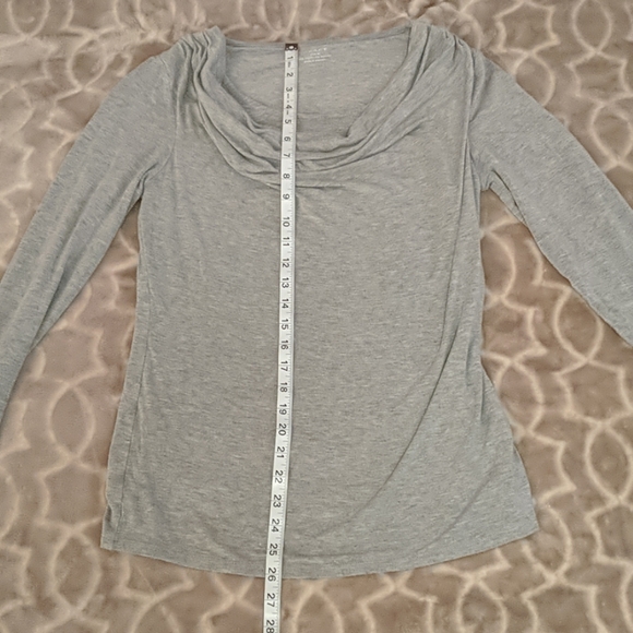 Soft gray cowl bateau neck long sleeve t-shirt - Picture 4 of 7